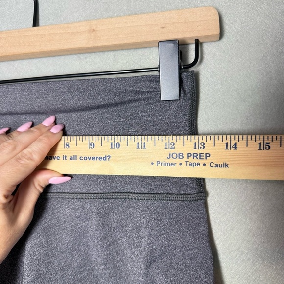 Lululemon Women’s Heathered Gray Cropped 21” Leggings Size 6 - Picture 7 of 8